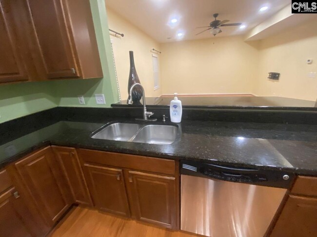 Building Photo - 137 Hammock Dr