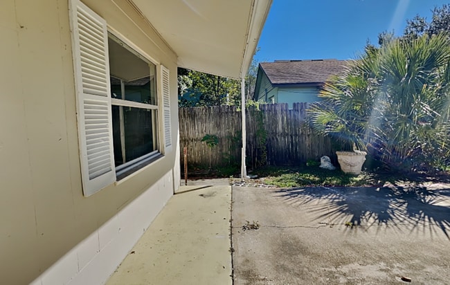 Building Photo - 1215 Lake Highland Dr