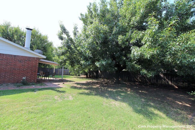 Building Photo - 1301 Del Norte Dr