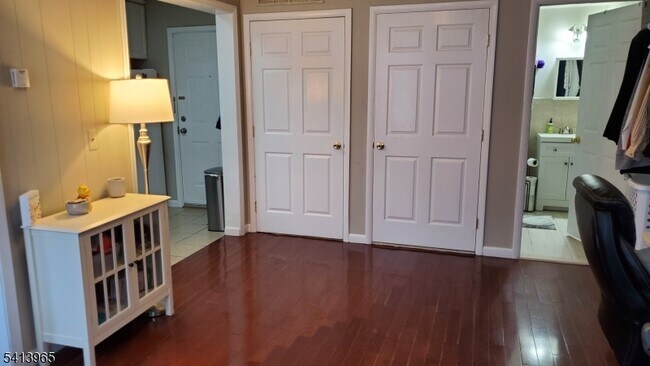 Building Photo - 662 Bloomfield Ave