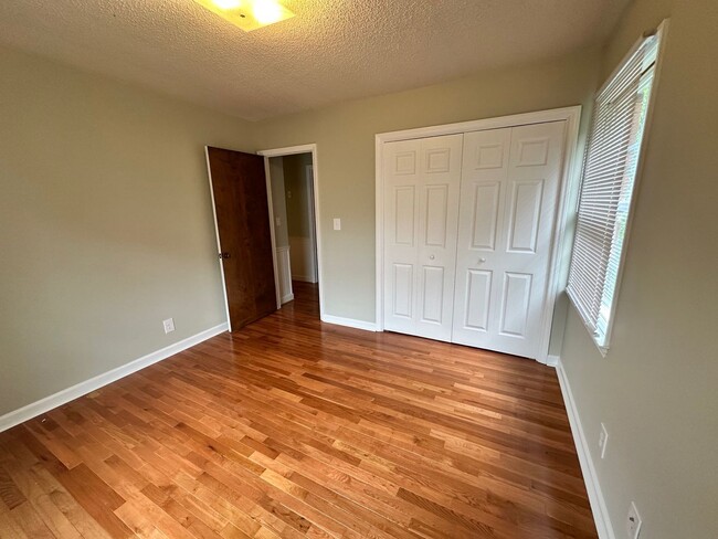 Building Photo - MOVE-IN READY! NO HUD NO SECTION 8