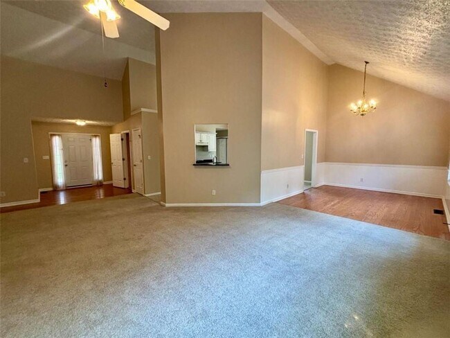 Building Photo - 540 Chandon Way