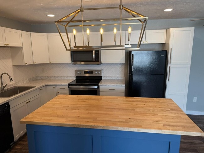 Building Photo - 65 E 600 S