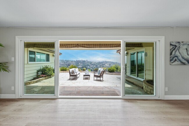 Building Photo - Reposado