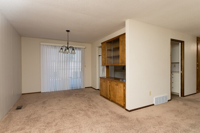 Building Photo - Modern Duplex for rent near Wandermere