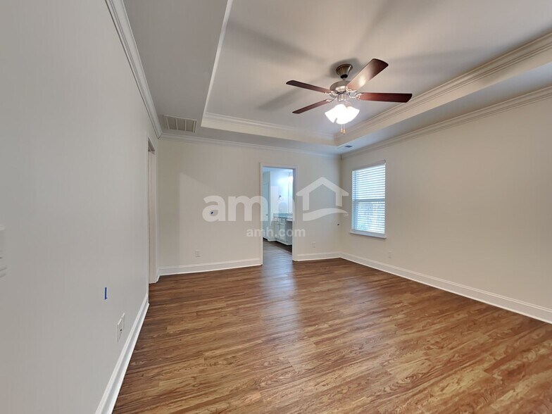 Building Photo - 992 Theodore Rd