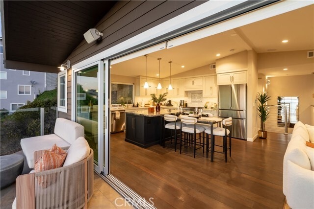 Building Photo - 2192 Crestview Dr