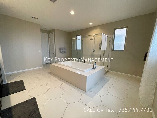 Building Photo - SPACIOUS AND UPGRADED 4 BEDROOM HOME NEAR ...