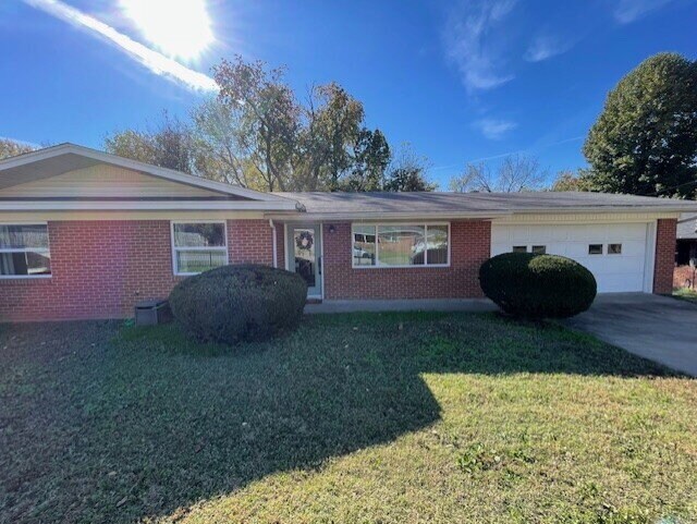 Primary Photo - 209 Sanders Ave