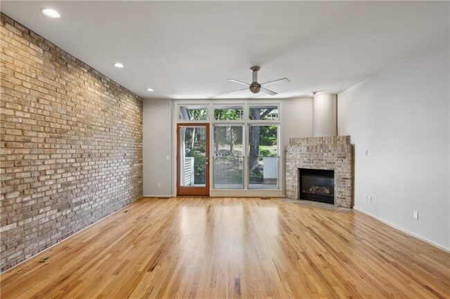 Building Photo - 1294 Fernwood Cir NE