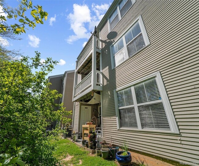 Building Photo - 101 Fieldcrest St