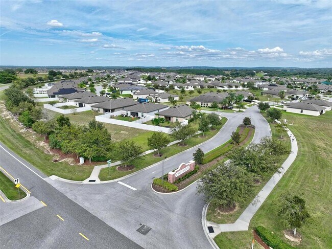 Building Photo - 625 Silverthorn Pl
