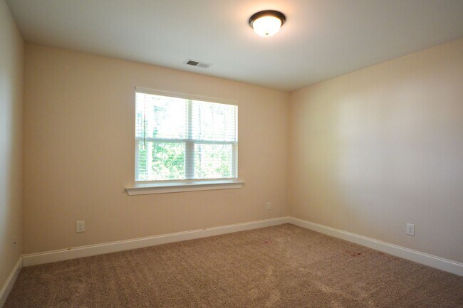 Building Photo - Beautiful 3 Bedroom + Flex Room in Gated C...