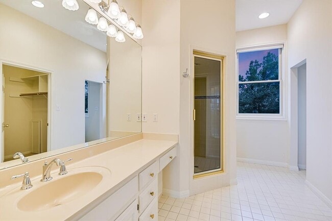 Building Photo - 4708 Lookout Mountain Cove