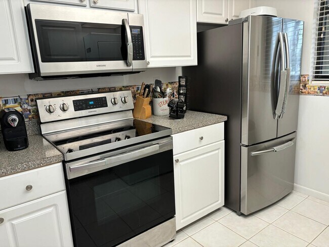 Building Photo - 9900 S Ocean Dr