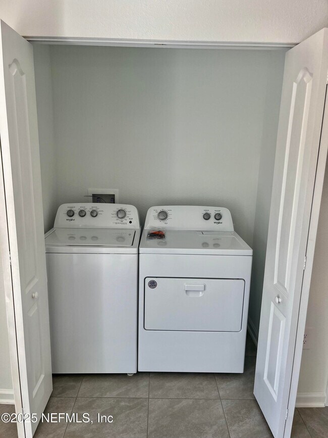 Building Photo - 73 Hidden Mdws Rd