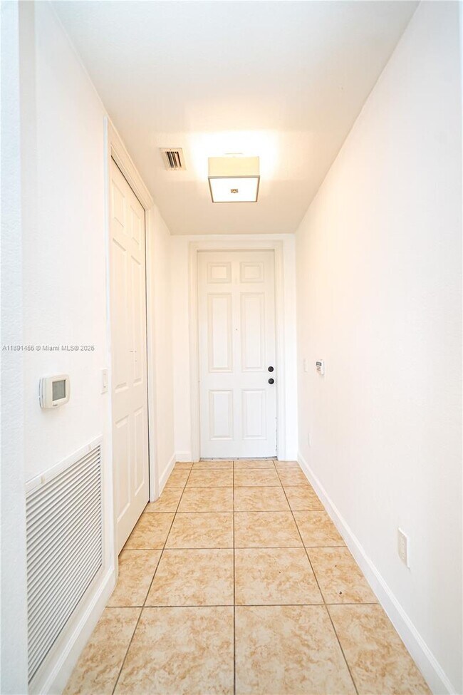 Building Photo - 8231 NW 127th Ln