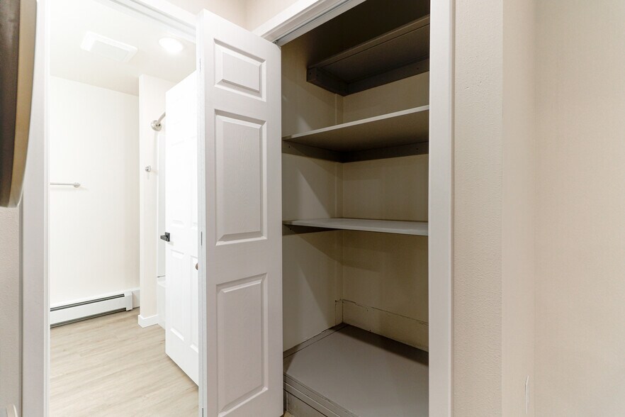 Building Photo - 8202 Mentra St