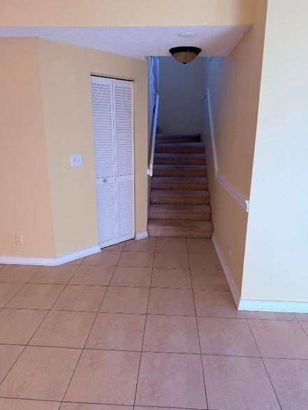 Building Photo - 1040 Lake Shore Dr