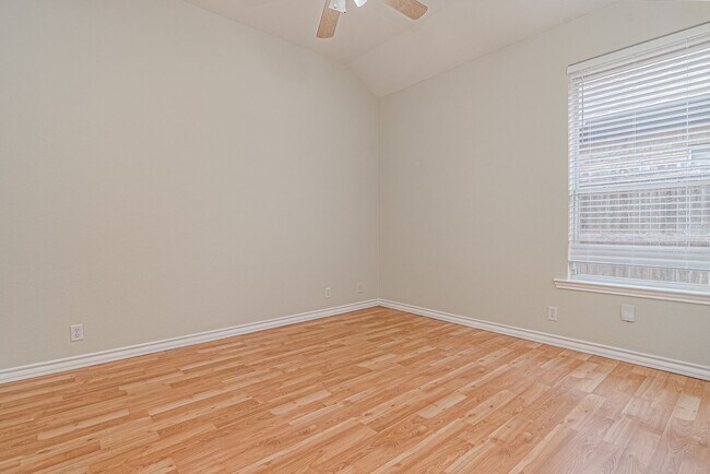 Building Photo - 405 Springwood Ct