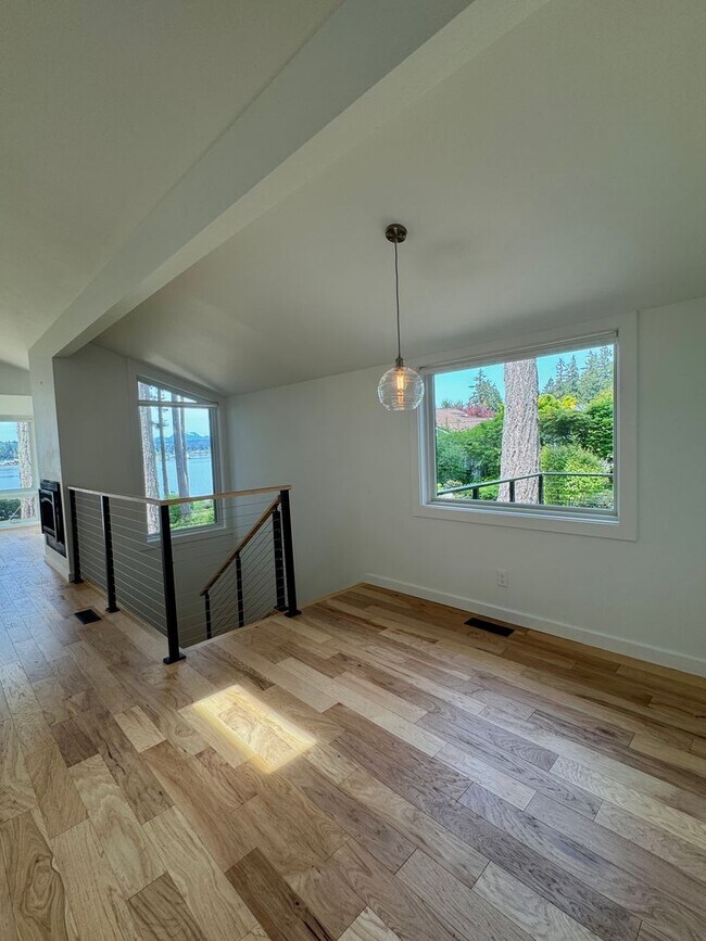 Building Photo - Stunning completely remodeled waterfront P...