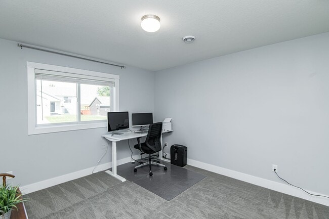 Building Photo - Gorgeous, spacious home on beautiful count...