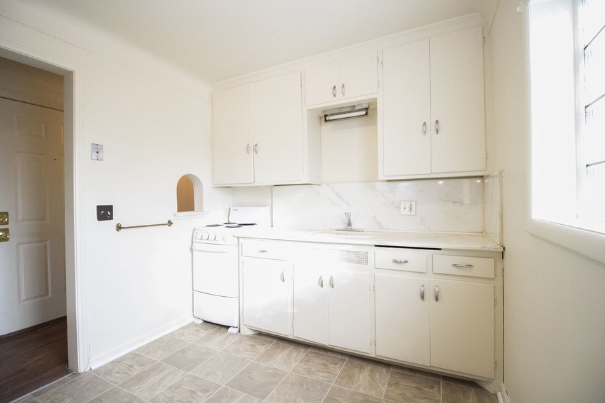 Building Photo - 3930 Upton Ave