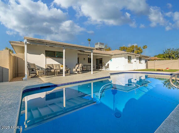 Building Photo - 1101 E Balboa Dr