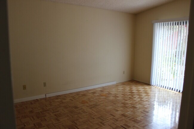 Building Photo - 27219 El Puente St