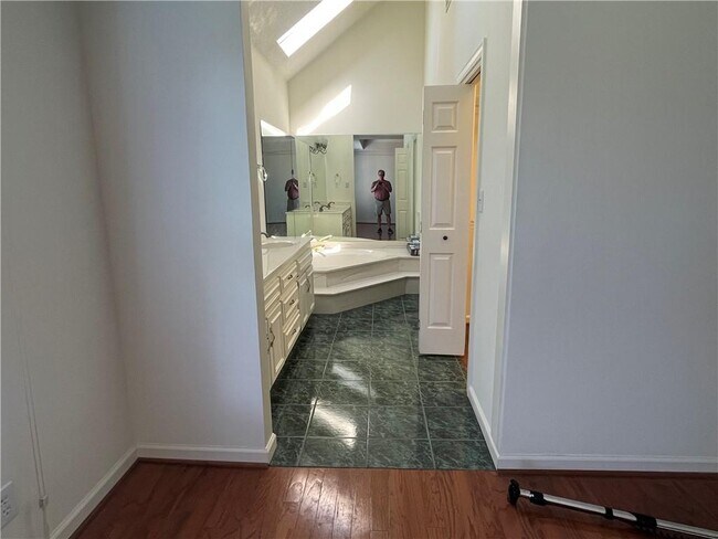 Building Photo - 972 Bridgegate Dr NE