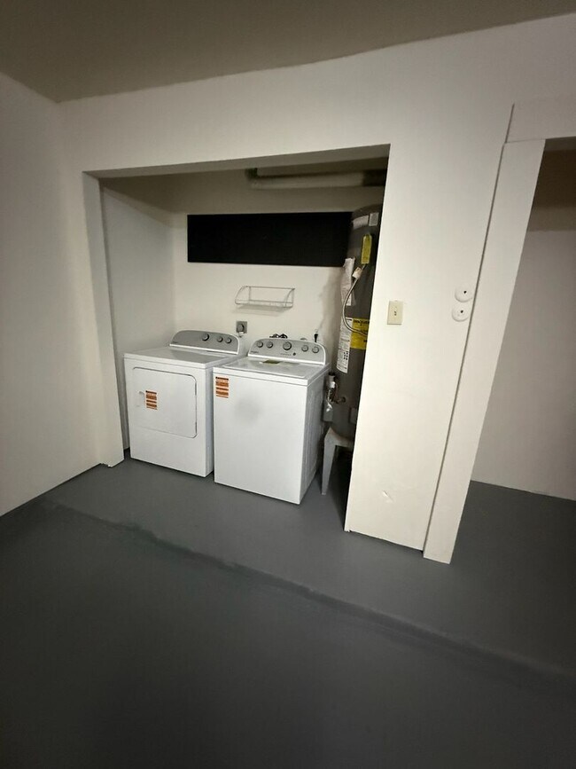 Building Photo - Spacious 3-Bedroom Corner Home in Candlelight Oaks Village