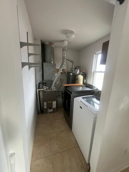 Building Photo - 24175 Euclid Ave