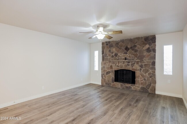 Building Photo - 2708 W Acoma Dr