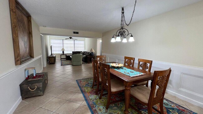 Building Photo - 6097 Balboa Cir