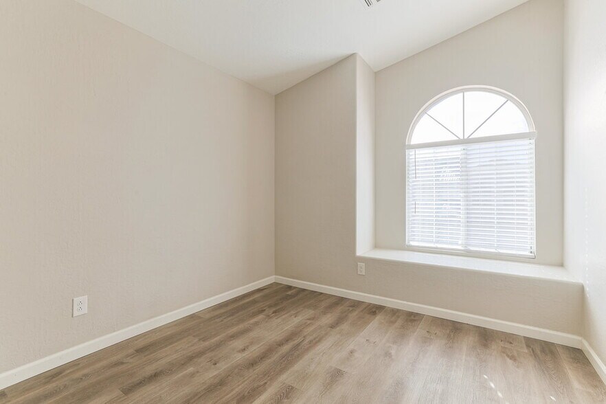 Building Photo - 3719 E Inverness Ave