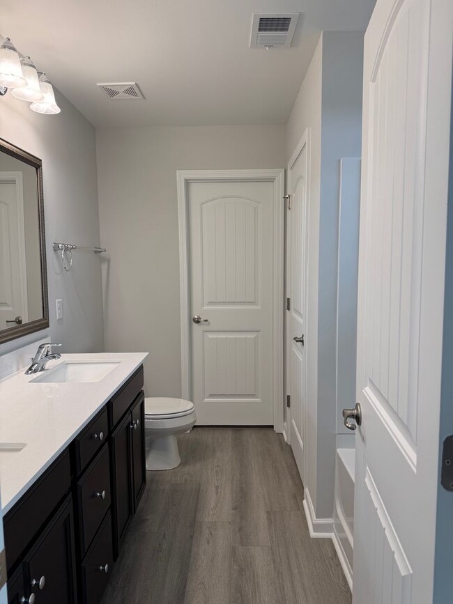 Building Photo - Brand New 4 bed home!! Ready for move in!!