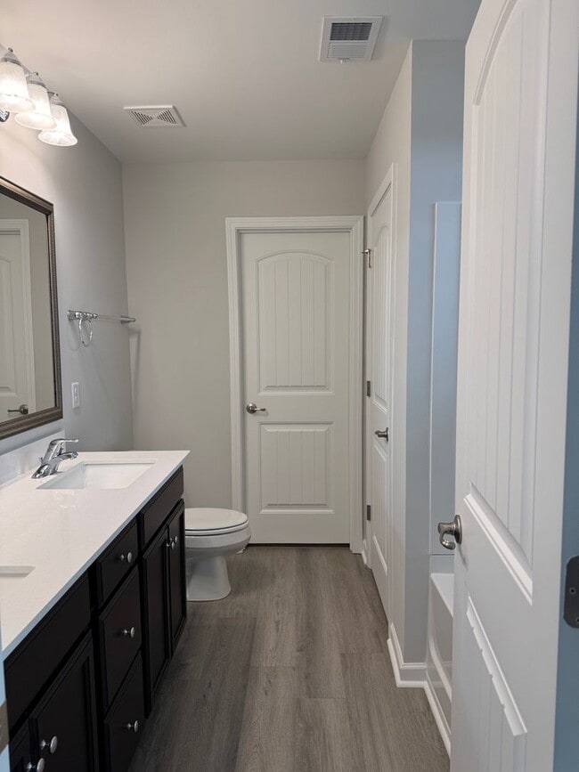 Building Photo - Brand New 4 bedroom home!!