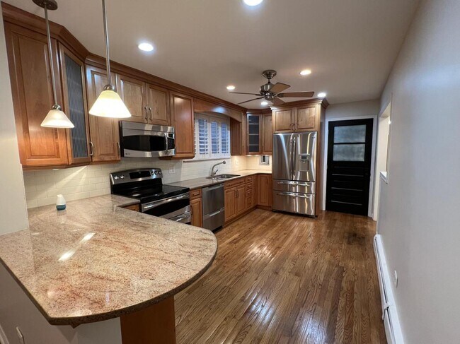 Building Photo - 9533 Schiller Blvd