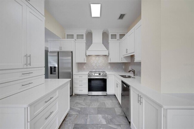 Building Photo - 934 Vistabula St