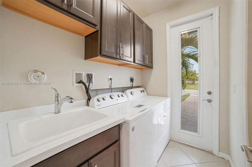 Building Photo - 4154 Greenway Dr
