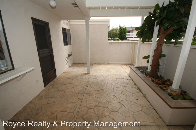 Building Photo - 3 br, 2.5 bath House - 7988 Playmor Terrace