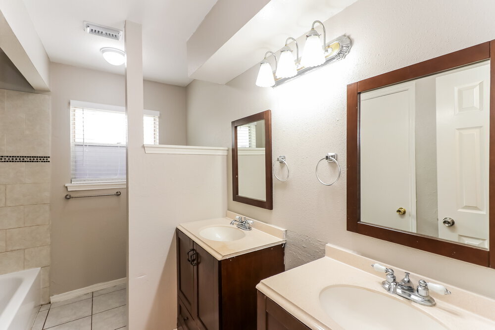 Building Photo - 12805 Bexley Dr