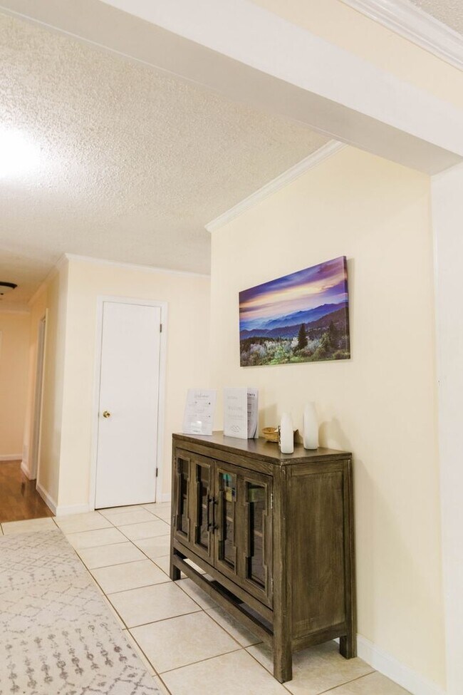 Building Photo - FULLY FURNISHED - Charming 3BR House in Arden