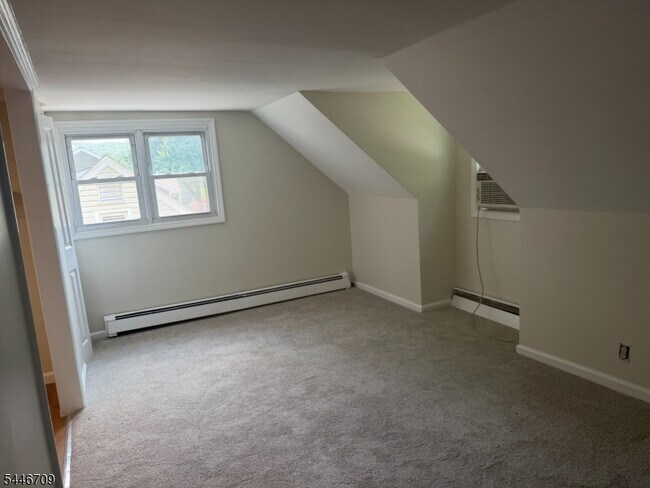 Building Photo - 6 Beechwood Trail