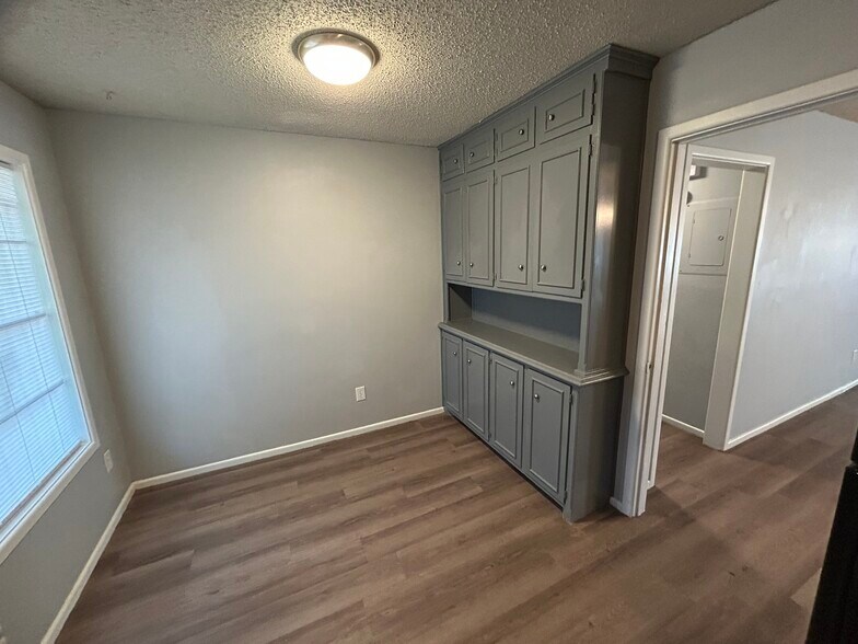 Breakfast Nook - 4506 65th St