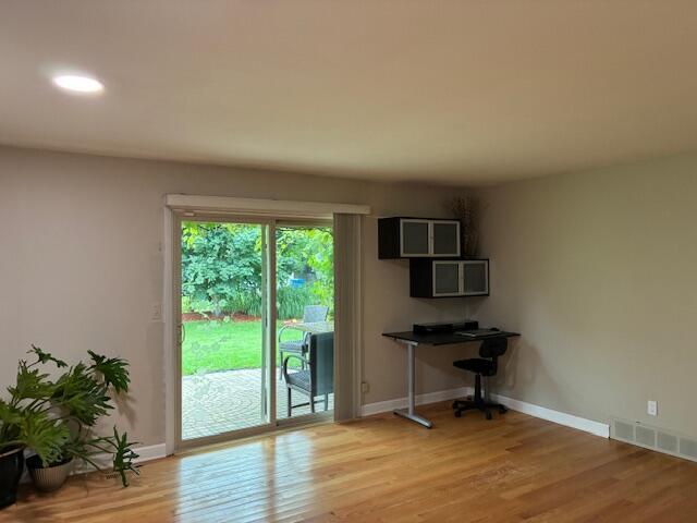 Building Photo - 3677 Beech Dr