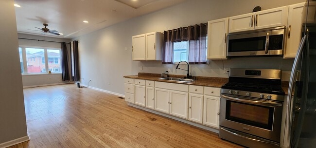 Building Photo - 5014 S Christiana Ave