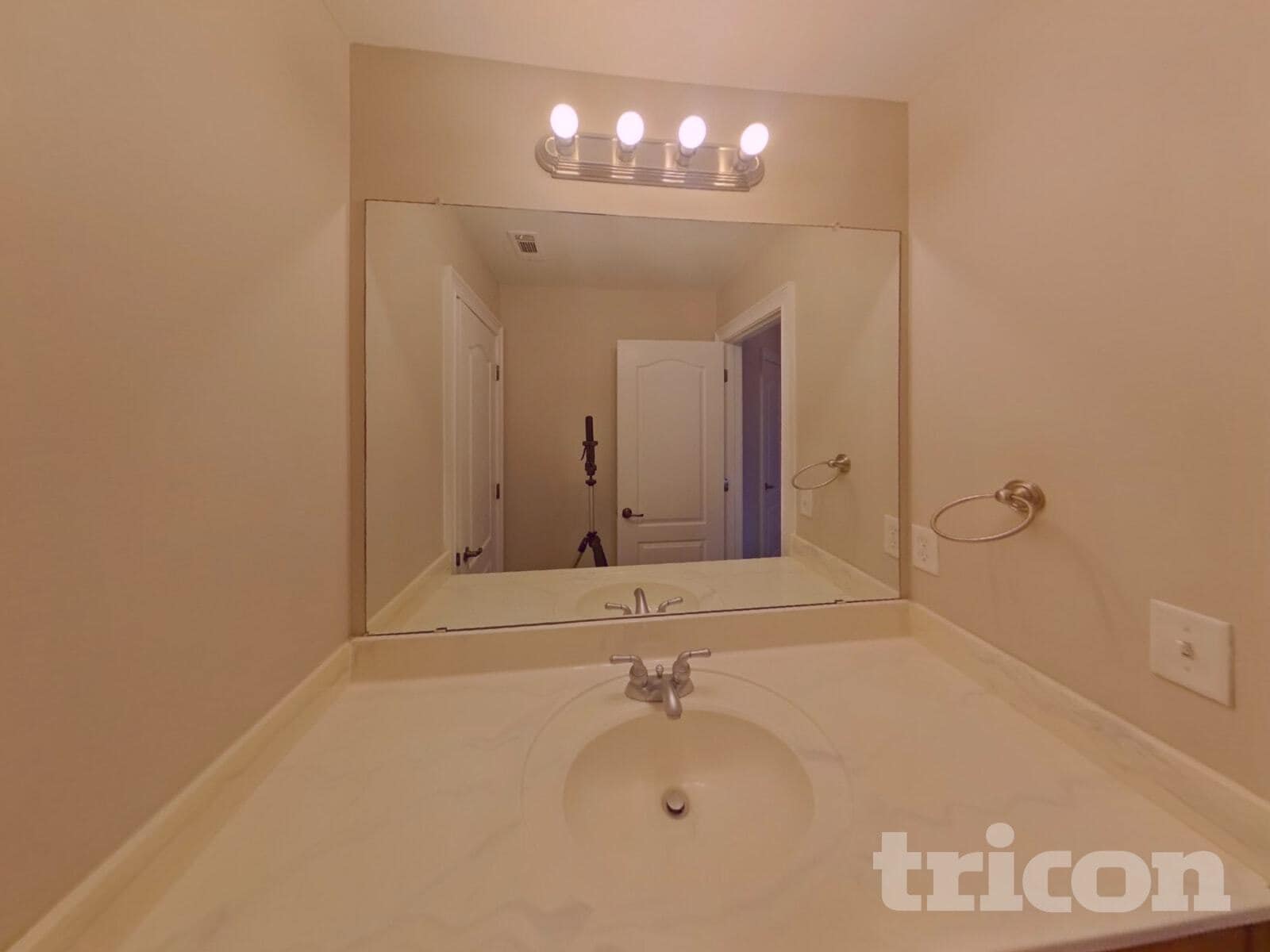 Building Photo - 1024 Eagles Brooke Dr