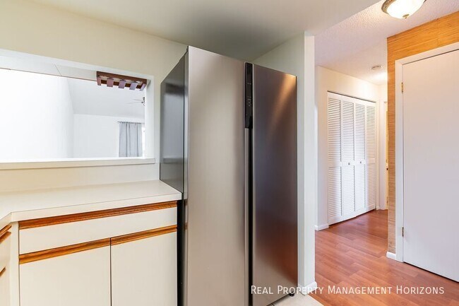 Building Photo - 251 Fenwick Dr