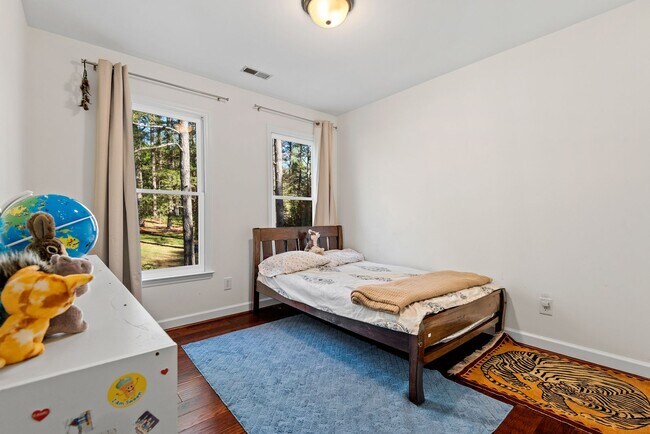 Building Photo - Charming Home on Large Lot in Chapel Hill!